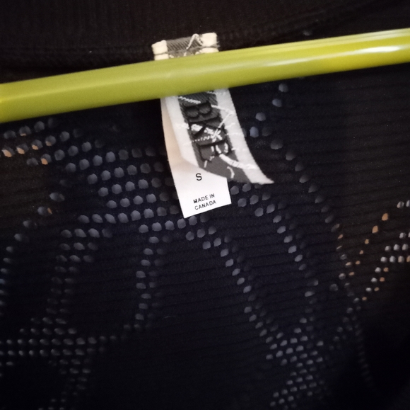 Mesh Black V-Neck BKE - Picture 3 of 3